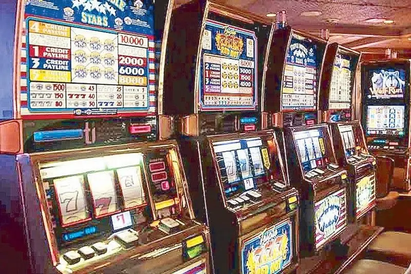 PHTAYA mobile slot casino session on smartphone in the Philippines 